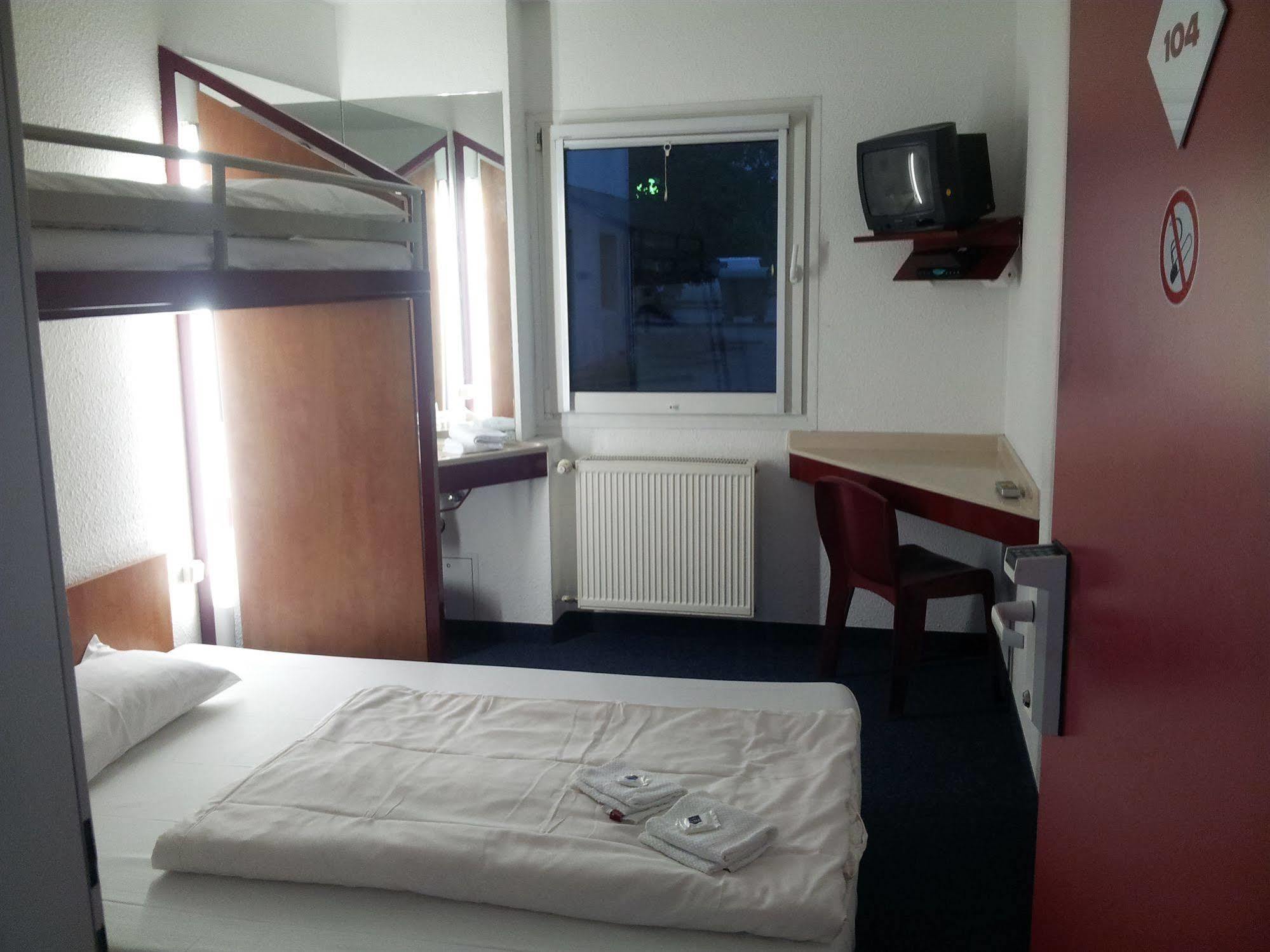 Motel 24H Hannover Exterior photo